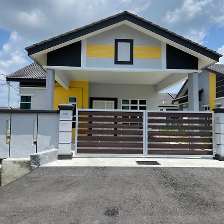 Bungalow Homestay Jasin Perdana ภายนอก รูปภาพ