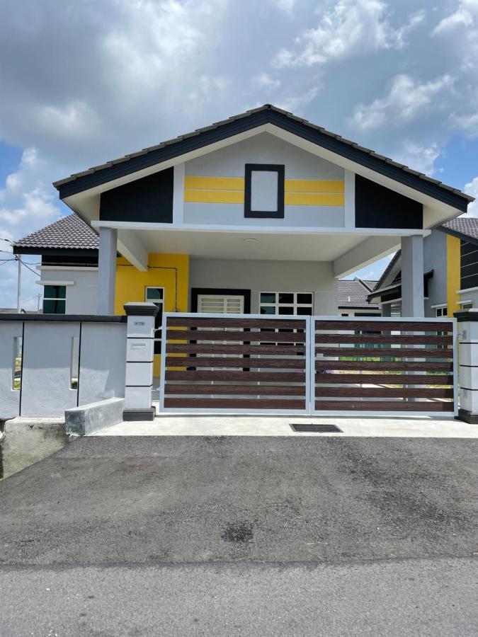 Bungalow Homestay Jasin Perdana ภายนอก รูปภาพ