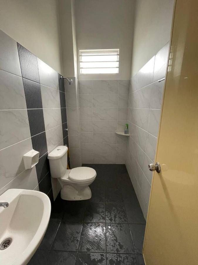 Bungalow Homestay Jasin Perdana ภายนอก รูปภาพ